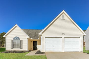 8147 MOUNTAIN PASS RIVERDALE, GA 30274